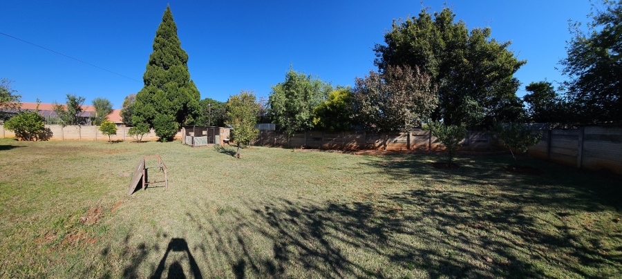  Bedroom Property for Sale in Langenhovenpark Free State